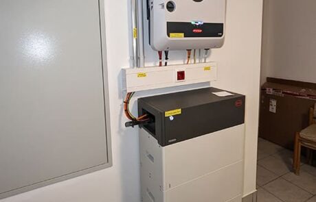 photovoltaik-system-wechselrichter-fronius-elektrotechnik-polleres-reichenau-rax Photovoltaik-System mit Wechselrichter von Fronius, installiert von Elektrotechnik Polleres